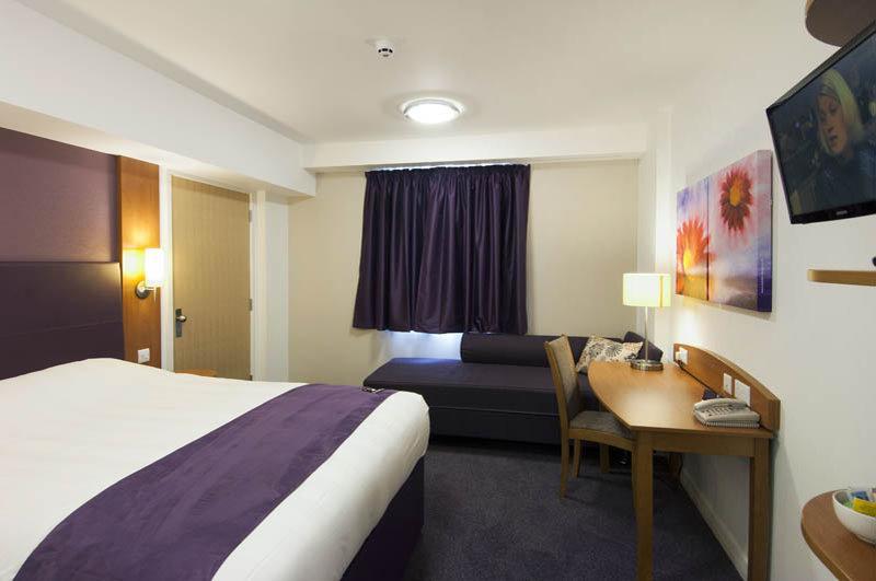 Premier Inn Rugeley Exteriör bild